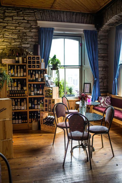 Byrnes Wine Dine Stay 에너스타이먼 외부 사진