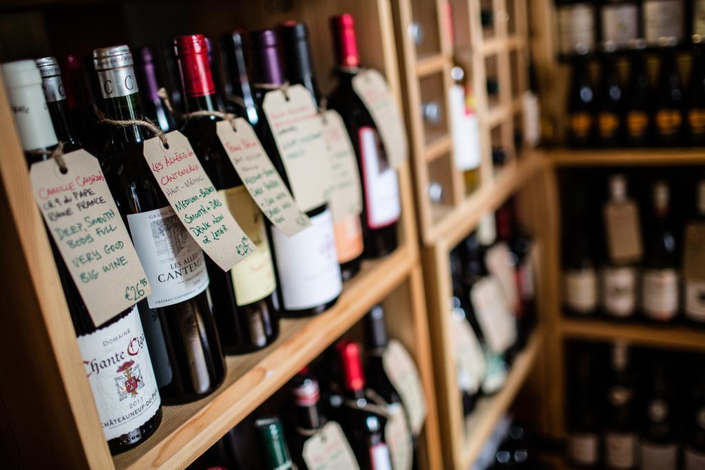 Byrnes Wine Dine Stay 에너스타이먼 외부 사진
