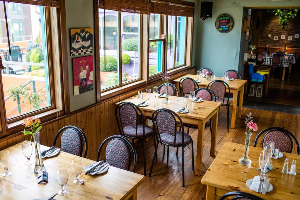 Byrnes Wine Dine Stay 에너스타이먼 외부 사진